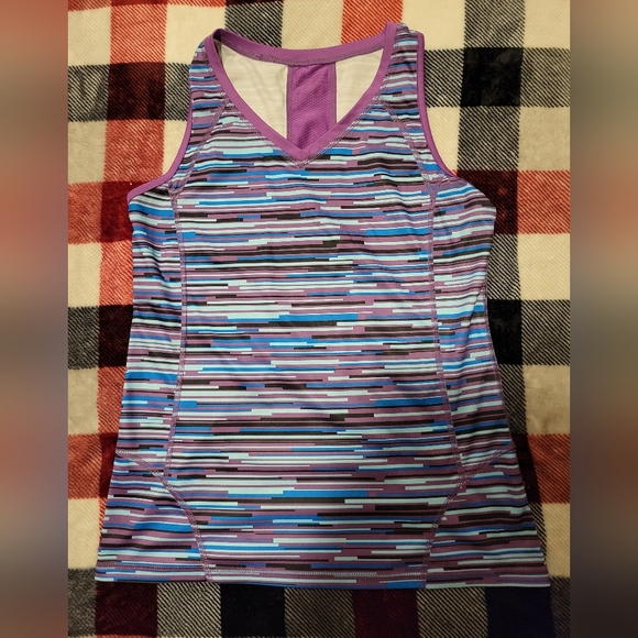 3 pack lady's tanks - Picture 6 of 7